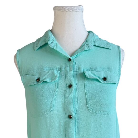 Forever 21 Sleeveless Button Down Shirt - Picture 2 of 7